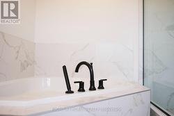 ensuite bath -