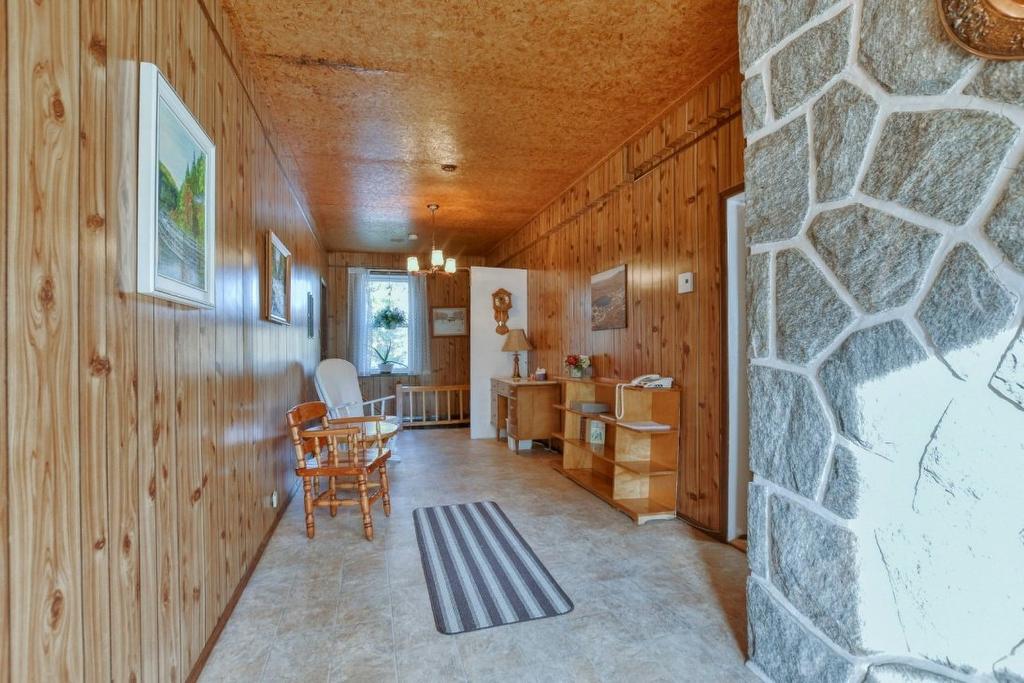 Hall - 1791 Rue Principale, Mont-Blanc, QC - Indoor Photo Showing Other Room