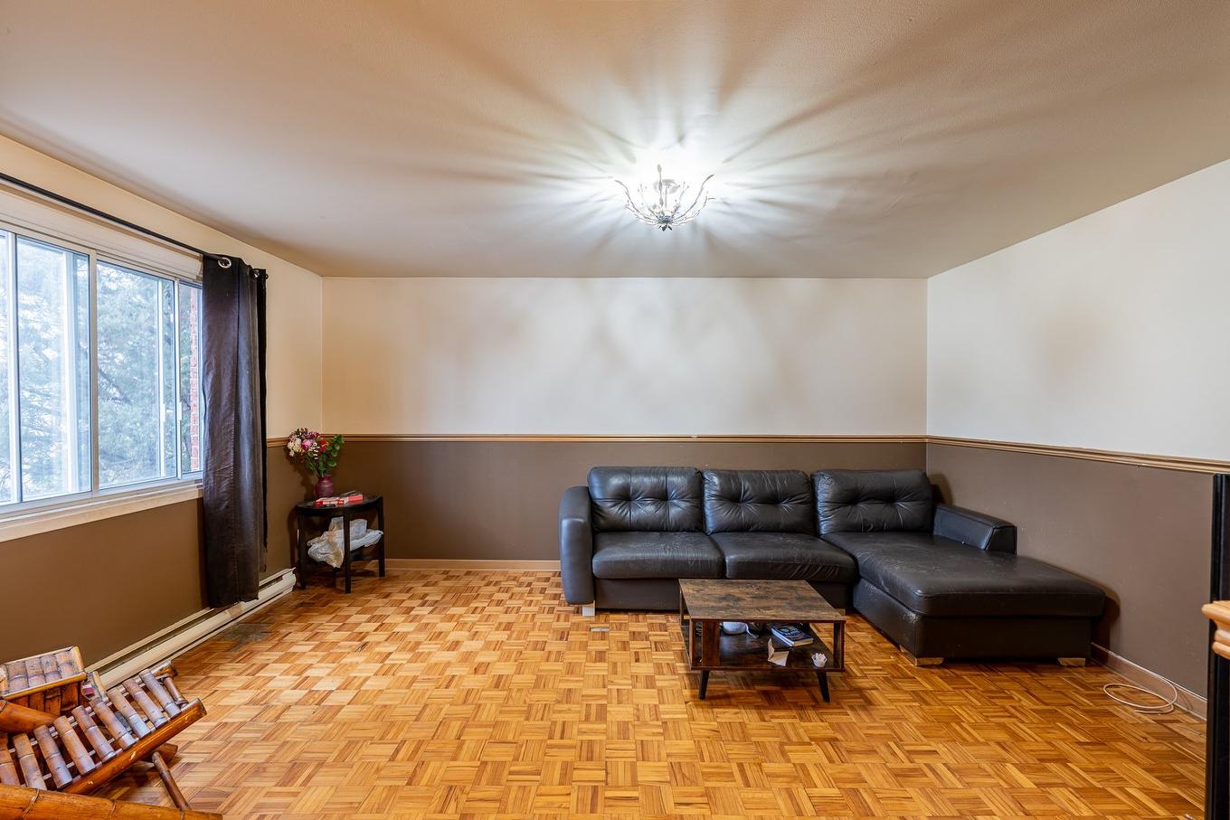 Salon - 12267 Place Philippe-Lebon, Montréal (Rivière-Des-Prairies/Pointe-Aux-Trembles), QC - Indoor