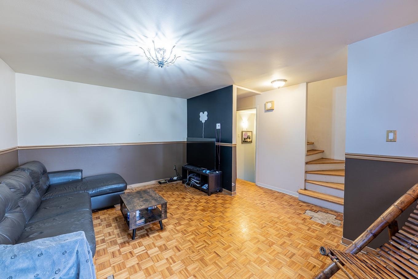 Salon - 12267 Place Philippe-Lebon, Montréal (Rivière-Des-Prairies/Pointe-Aux-Trembles), QC - Indoor