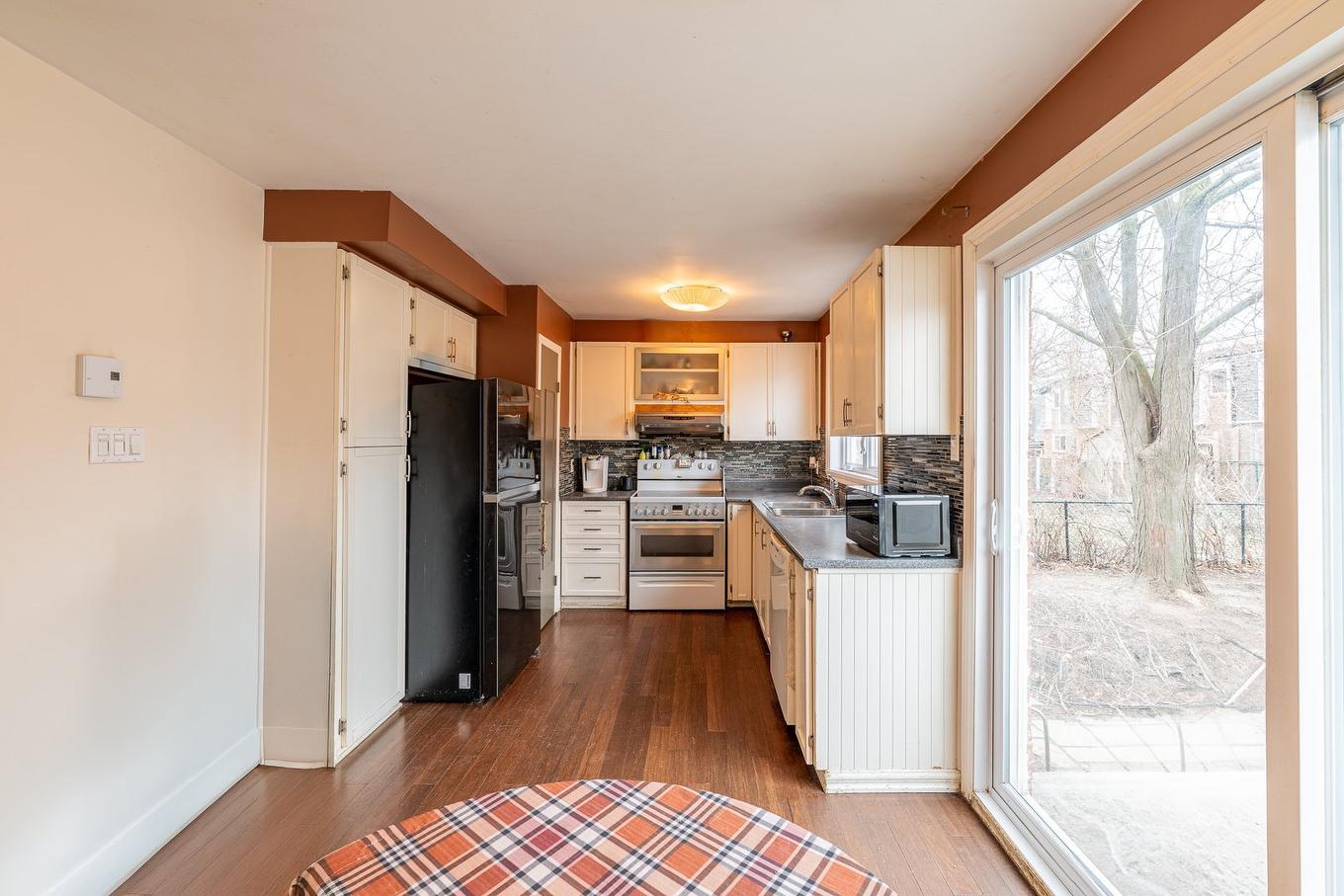 Cuisine - 12267 Place Philippe-Lebon, Montréal (Rivière-Des-Prairies/Pointe-Aux-Trembles), QC - Indoor Photo Showing Kitchen