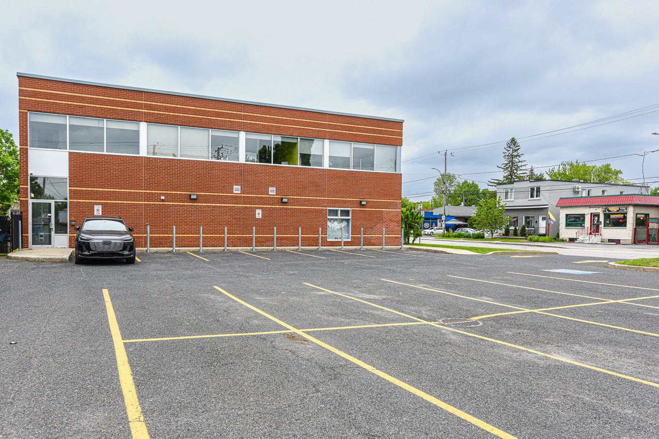 Parking - 201-1005 Boul. Curé-Poirier O., Longueuil (Le Vieux-Longueuil), QC - Outdoor