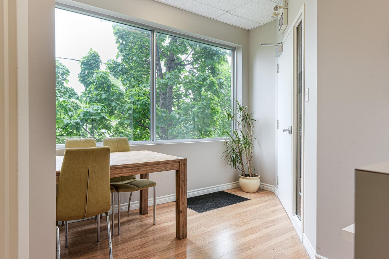 Hall - 201-1005 Boul. Curé-Poirier O., Longueuil (Le Vieux-Longueuil), QC - Indoor