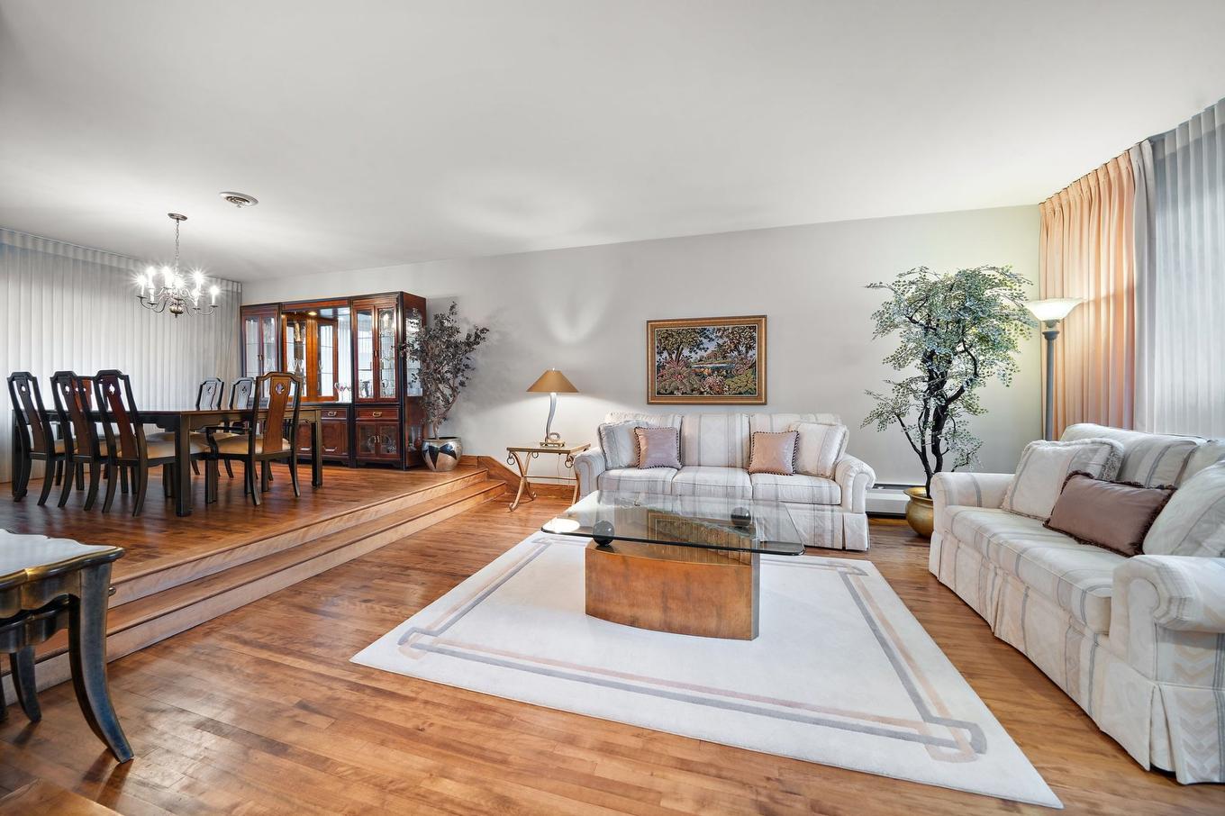 Vue d'ensemble - 575 Boul. Alexis-Nihon, Montréal (Saint-Laurent), QC - Indoor Photo Showing Living Room