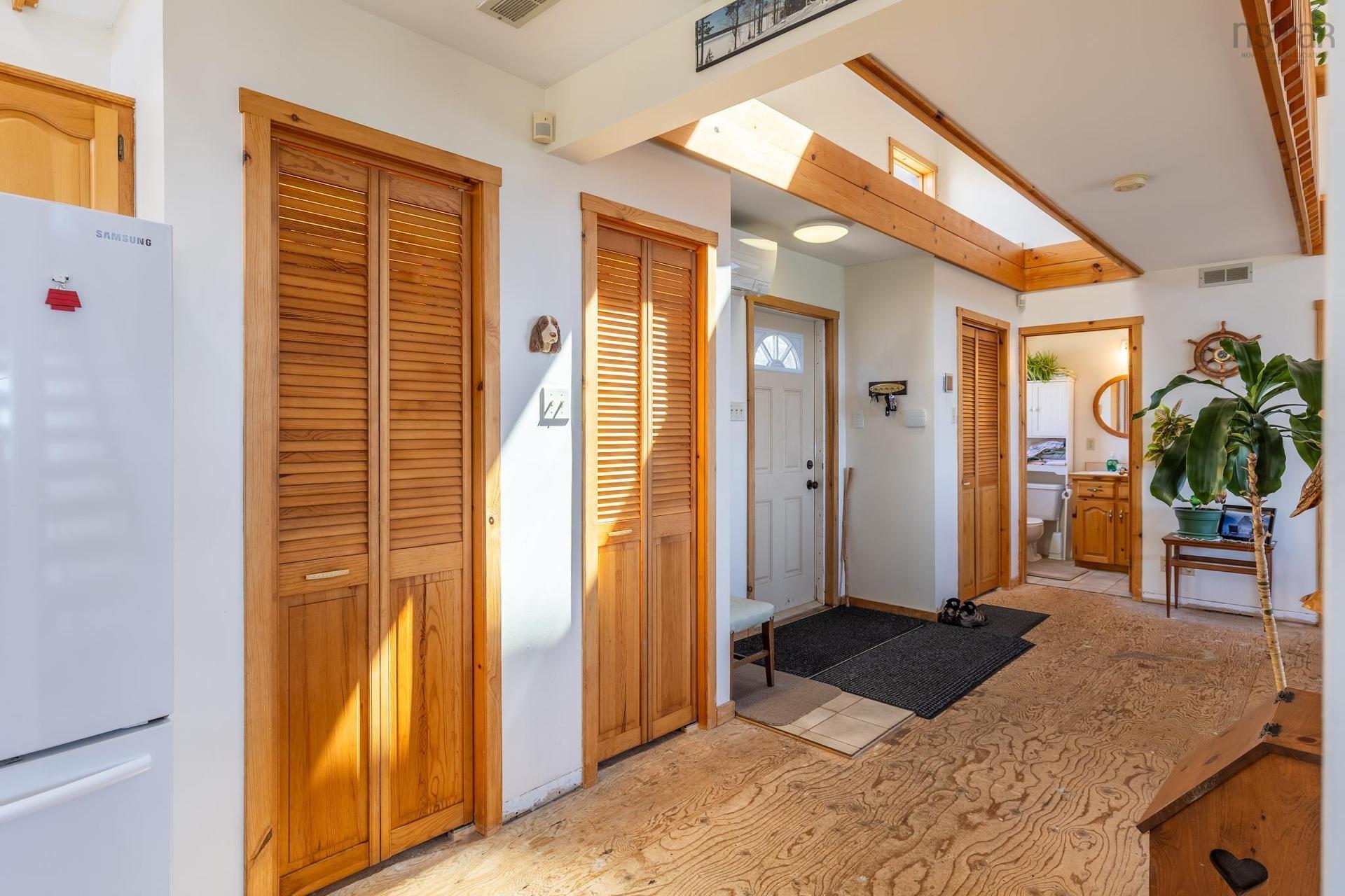 194 Thomas Road, Cape Forchu, NS - Indoor Photo Showing Other Room