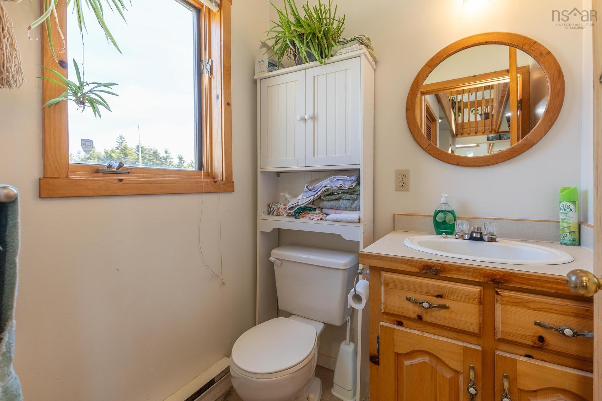 194 Thomas Road, Cape Forchu, NS - Indoor Photo Showing Bathroom