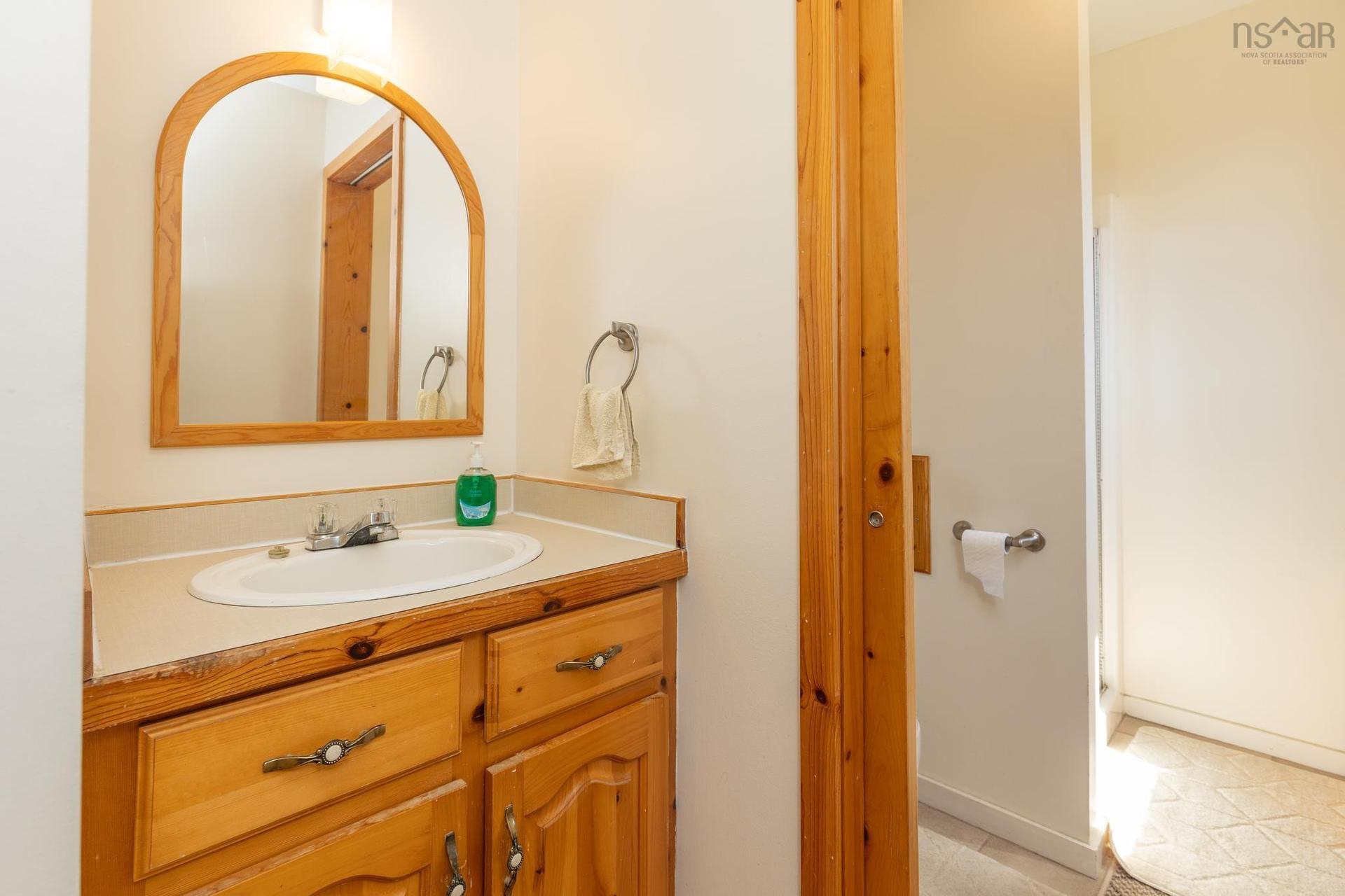 194 Thomas Road, Cape Forchu, NS - Indoor Photo Showing Bathroom