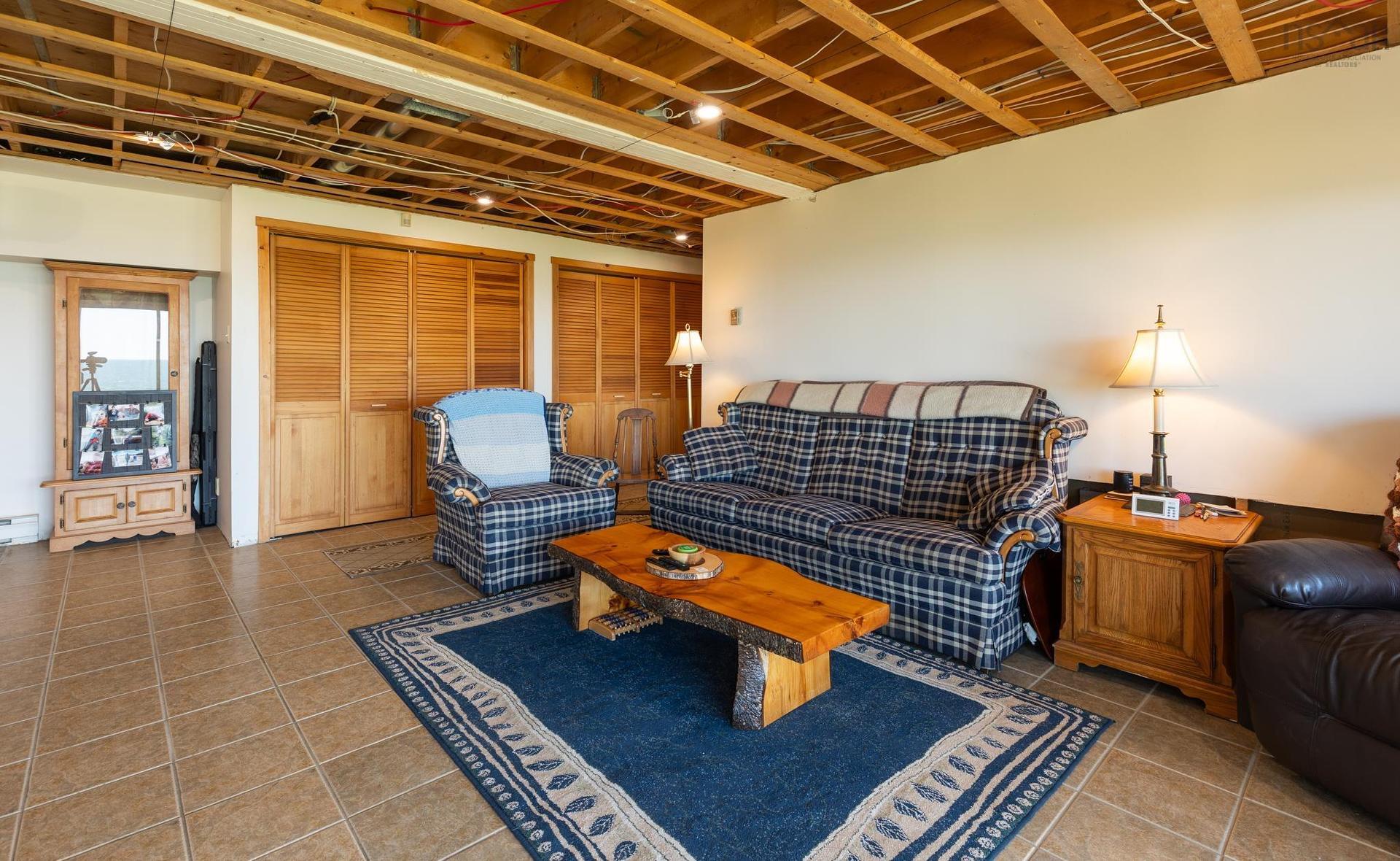 194 Thomas Road, Cape Forchu, NS - Indoor