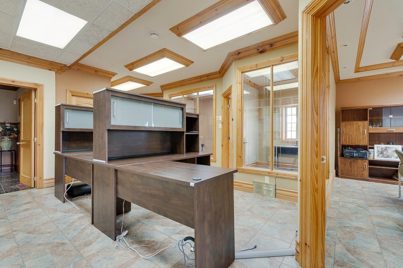 Bureau - 5310 Boul. Des Laurentides, Laval (Auteuil), QC - Indoor Photo Showing Other Room