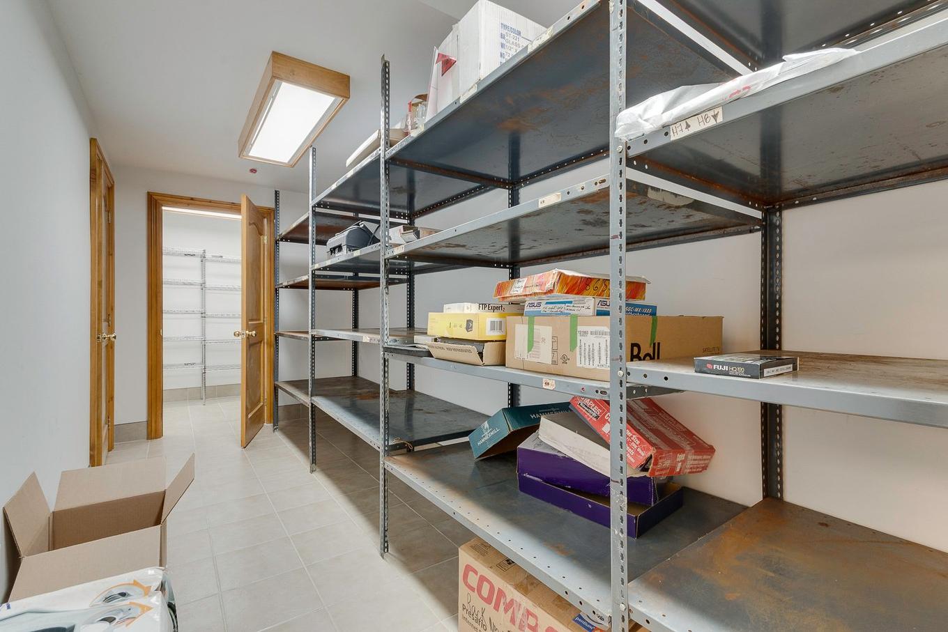 Rangement - 5310 Boul. Des Laurentides, Laval (Auteuil), QC - Indoor