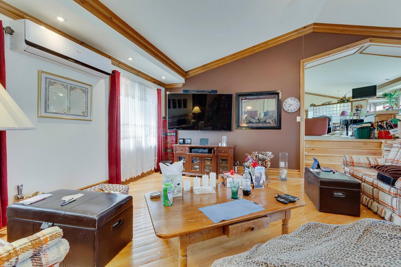 Salon - 5310 Boul. Des Laurentides, Laval (Auteuil), QC - Indoor Photo Showing Living Room