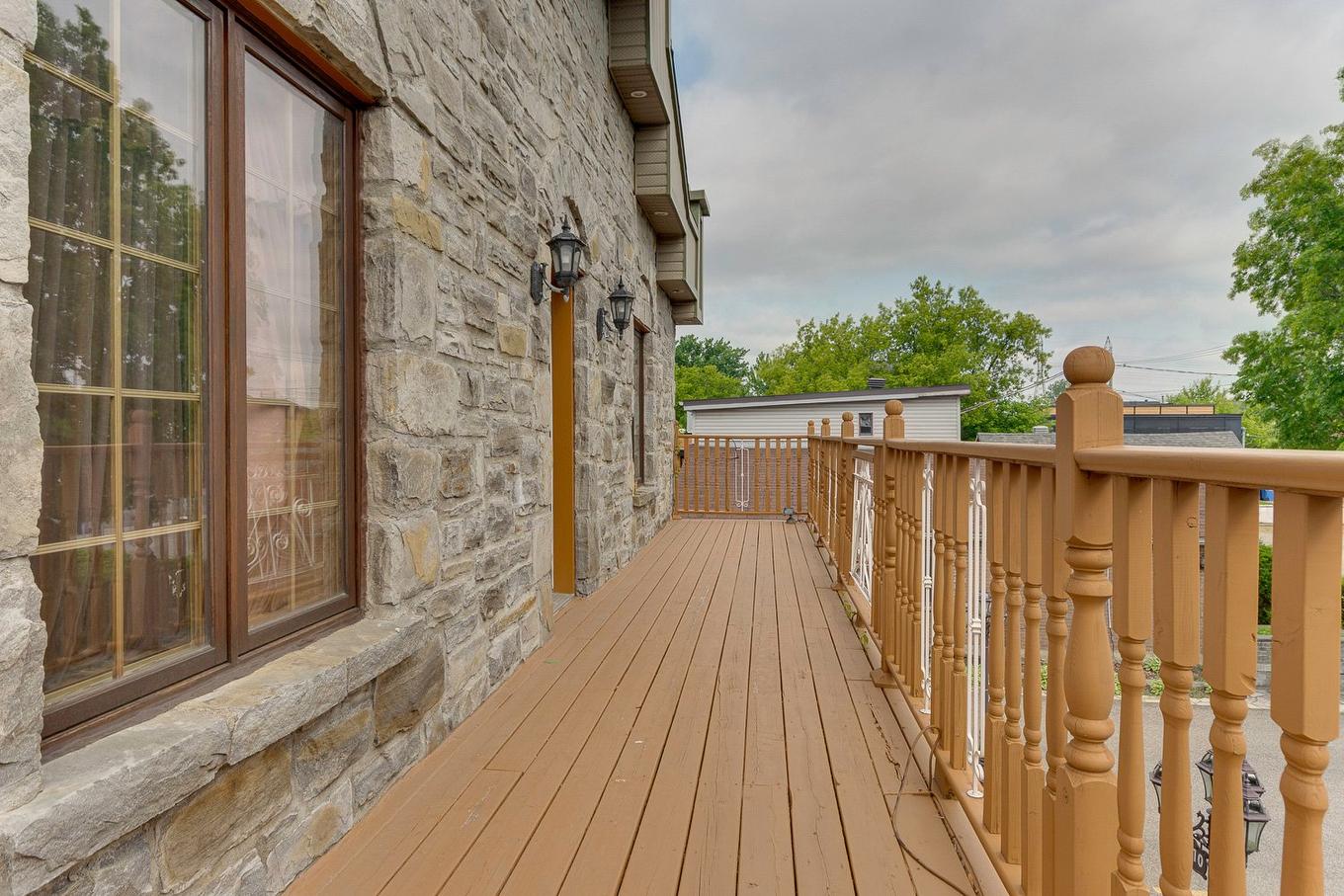 Balcon - 5310 Boul. Des Laurentides, Laval (Auteuil), QC - Outdoor