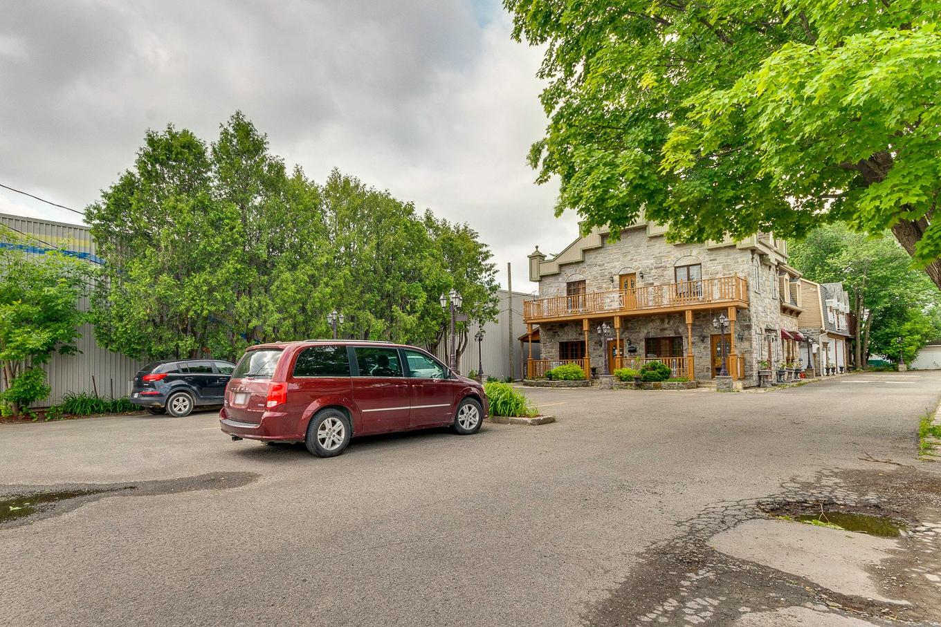 Stationnement - 5310 Boul. Des Laurentides, Laval (Auteuil), QC - Outdoor