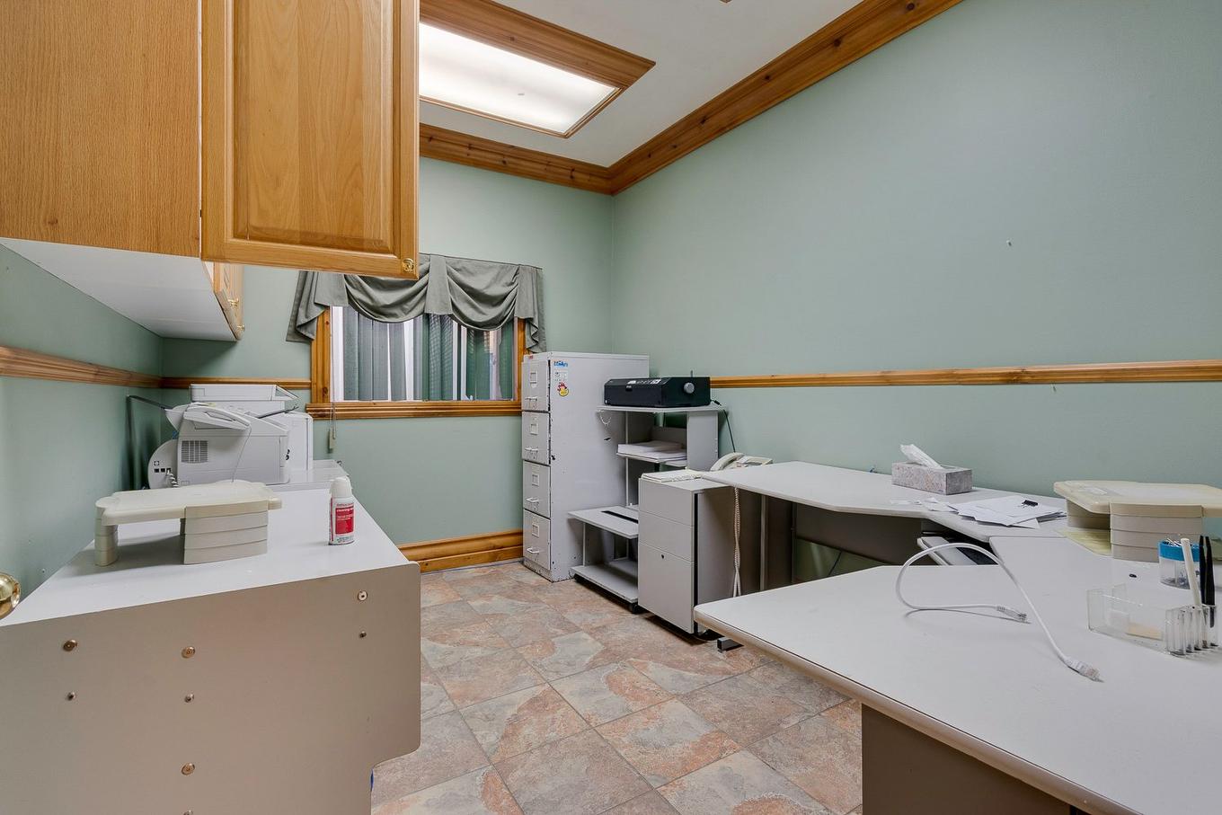 Bureau - 5310 Boul. Des Laurentides, Laval (Auteuil), QC - Indoor