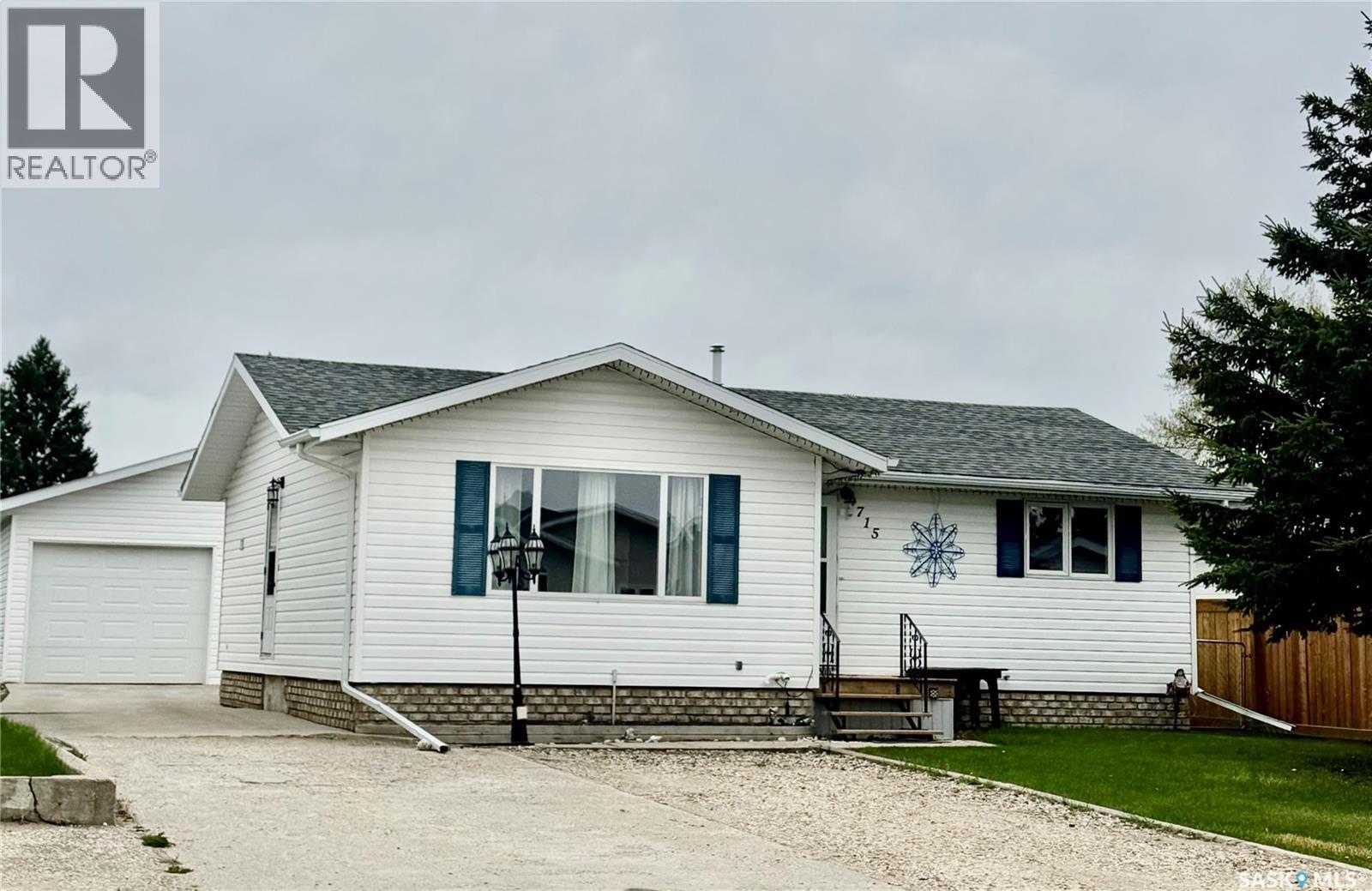 715 6Th Avenue, Hudson Bay, SK - Outdoor