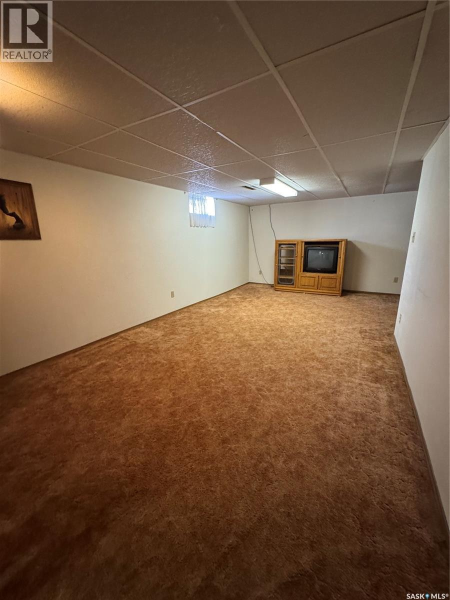 715 6Th Avenue, Hudson Bay, SK - Indoor Photo Showing Basement