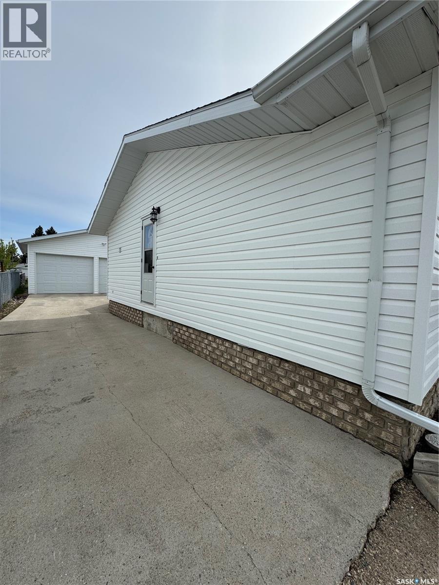 715 6Th Avenue, Hudson Bay, SK - Outdoor With Exterior