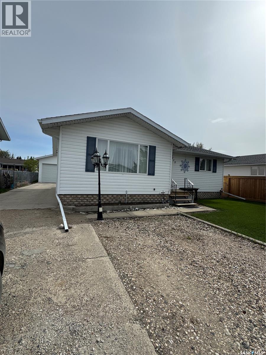 715 6Th Avenue, Hudson Bay, SK - Outdoor