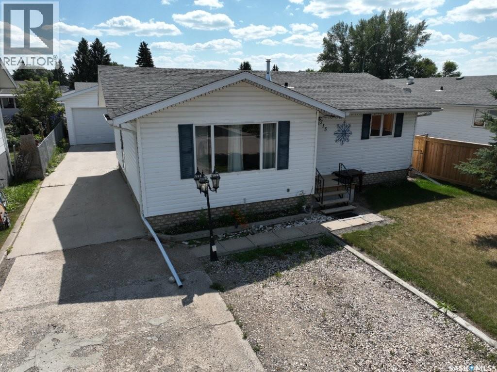 715 6Th Avenue, Hudson Bay, SK - Outdoor