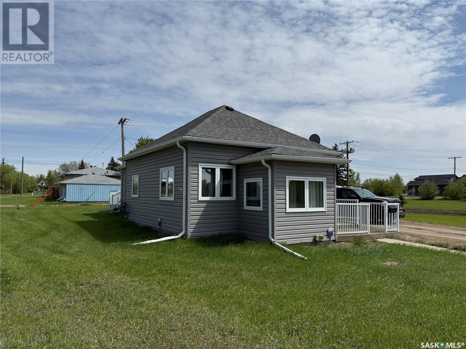 2009 Connaught Street, Regina, SK - Outdoor