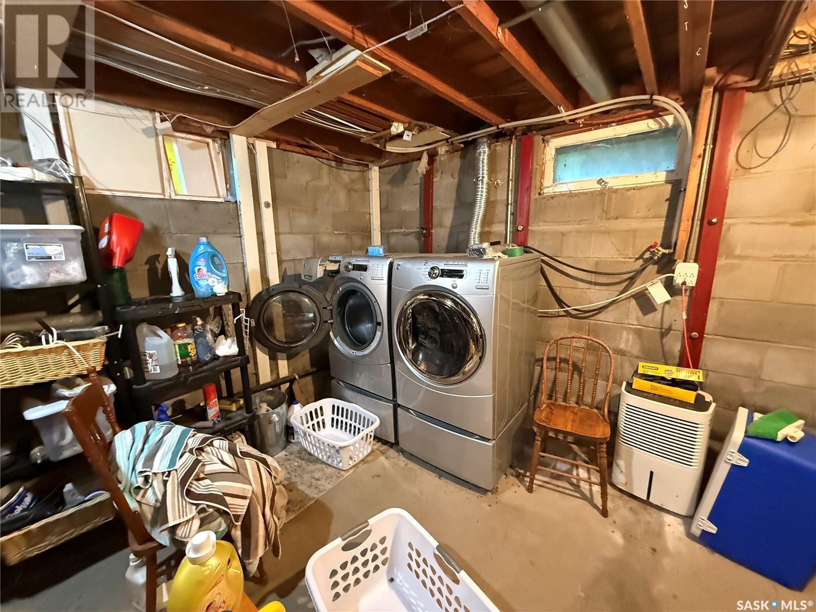 2009 Connaught Street, Regina, SK - Indoor Photo Showing Laundry Room