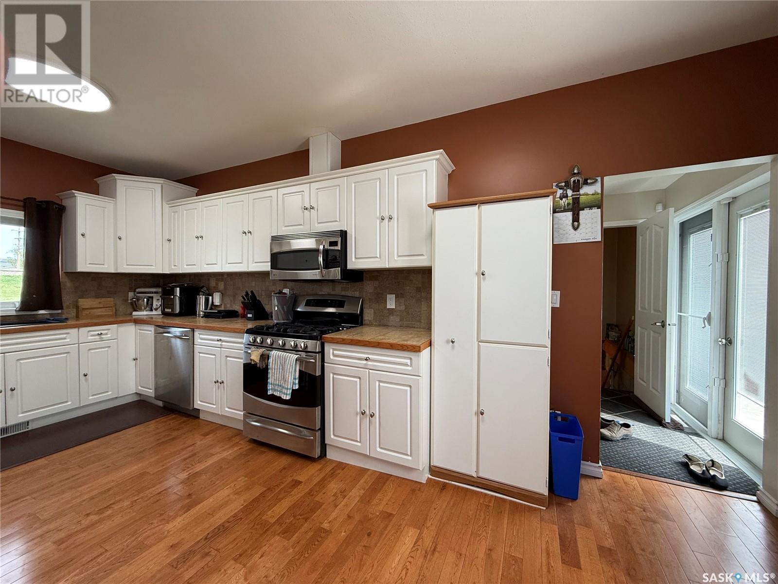 2009 Connaught Street, Regina, SK - Indoor Photo Showing Kitchen