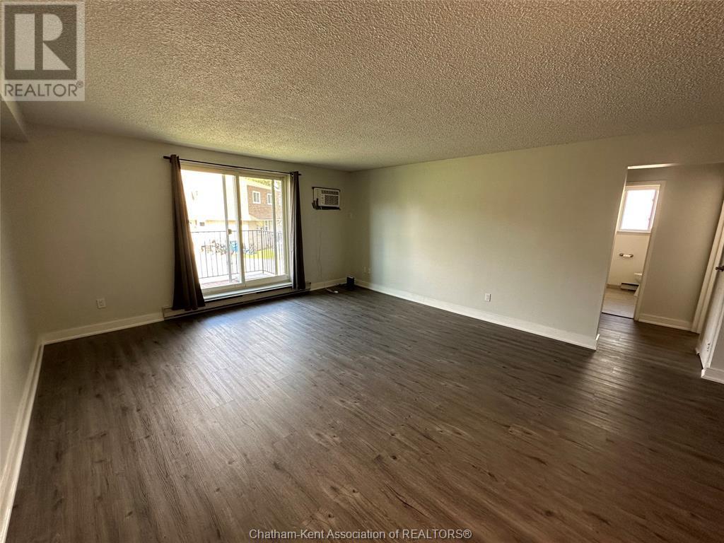 9 Sarah Crescent Unit# 204, Chatham, ON - Indoor Photo Showing Other Room