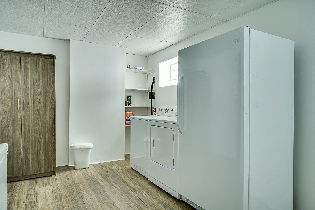 Salle de lavage - 247 Ch. Des Cèdres, Sainte-Anne-Des-Lacs, QC - Indoor Photo Showing Laundry Room