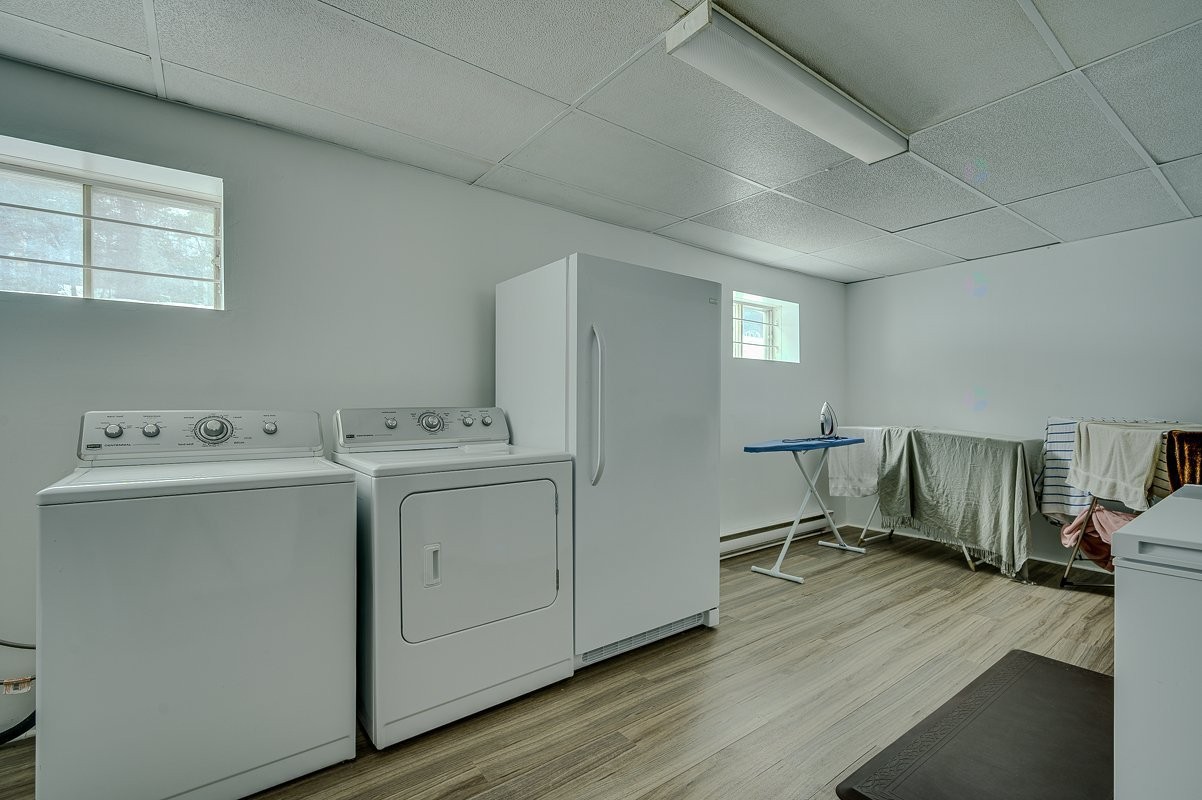 Salle de lavage - 247 Ch. Des Cèdres, Sainte-Anne-Des-Lacs, QC - Indoor Photo Showing Laundry Room