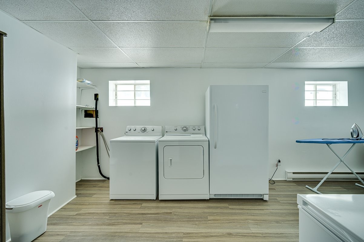 Salle de lavage - 247 Ch. Des Cèdres, Sainte-Anne-Des-Lacs, QC - Indoor Photo Showing Laundry Room
