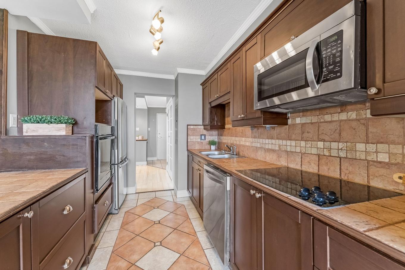 Cuisine - 2004-285 Rue Laurier, Gatineau (Hull), QC - Indoor Photo Showing Kitchen
