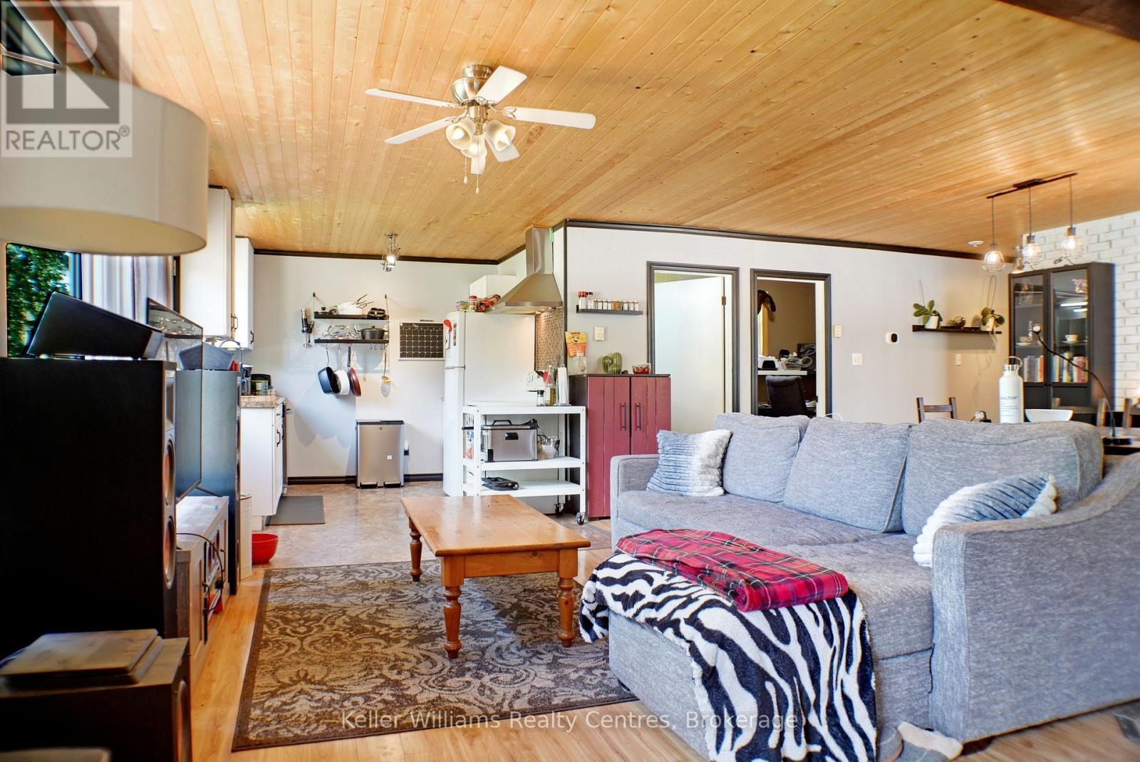 3000 Bruce 1 Road, Brockton, ON - Indoor Photo Showing Living Room