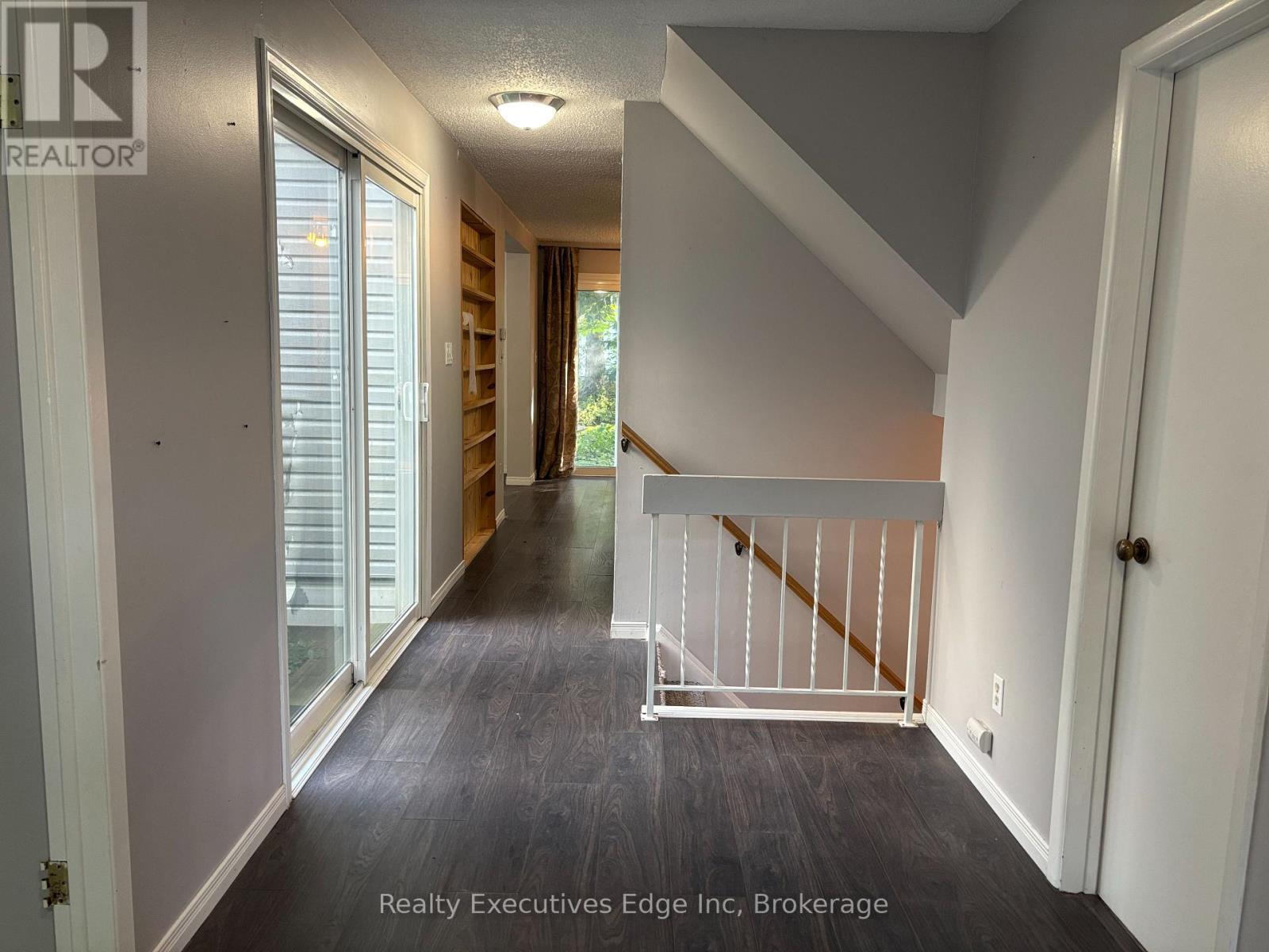 322 Scottsdale Drive, Guelph (Dovercliffe Park/Old University), ON - Indoor Photo Showing Other Room