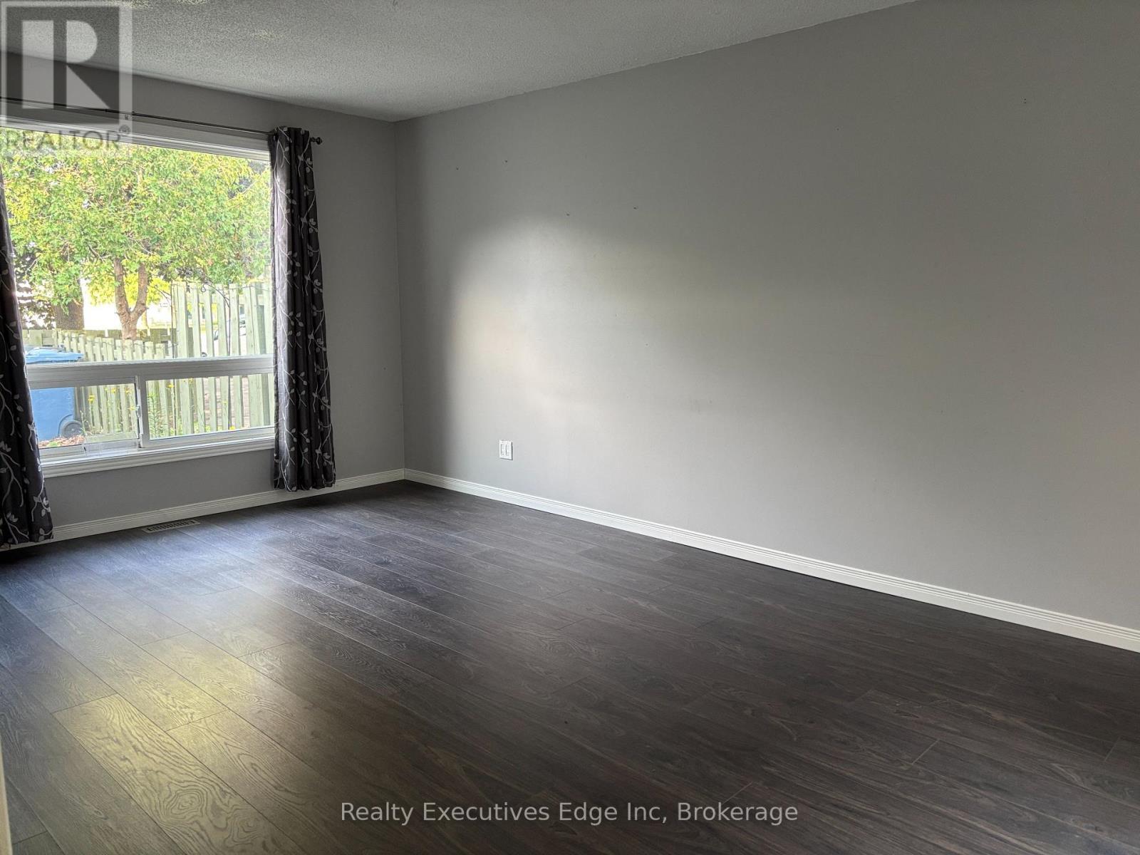 322 Scottsdale Drive, Guelph (Dovercliffe Park/Old University), ON - Indoor Photo Showing Other Room