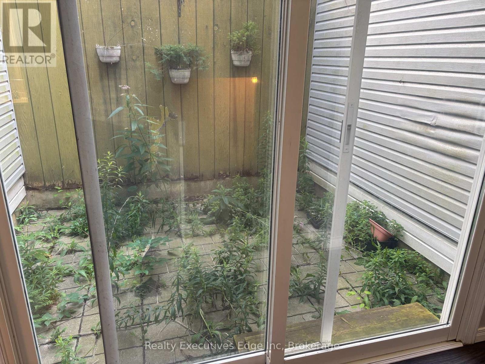322 Scottsdale Drive, Guelph (Dovercliffe Park/Old University), ON - Indoor Photo Showing Bathroom