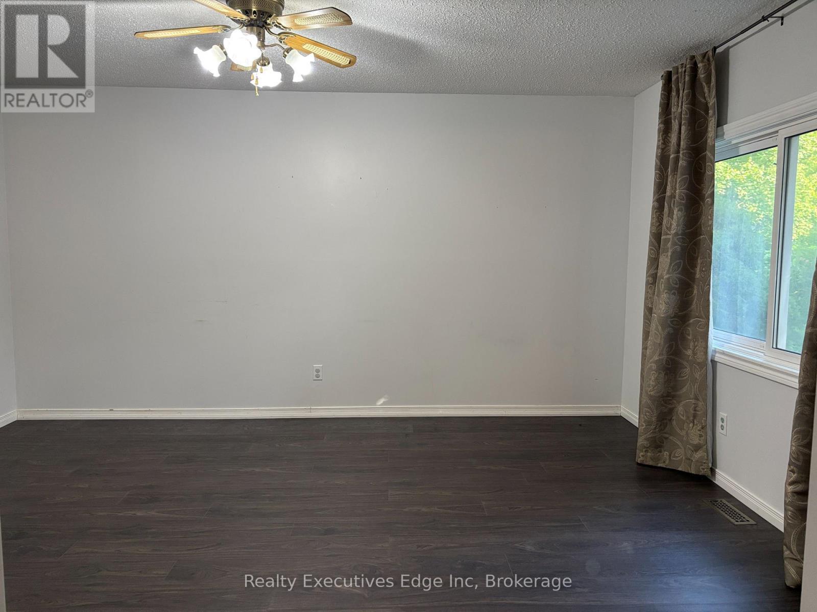 322 Scottsdale Drive, Guelph (Dovercliffe Park/Old University), ON - Indoor Photo Showing Other Room