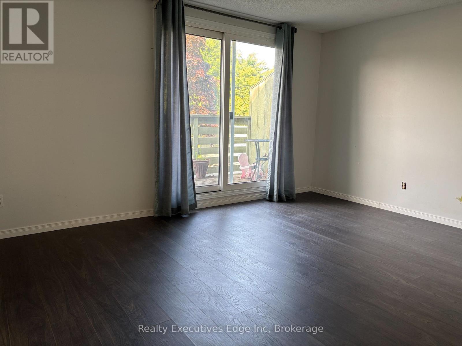 322 Scottsdale Drive, Guelph (Dovercliffe Park/Old University), ON - Indoor Photo Showing Other Room