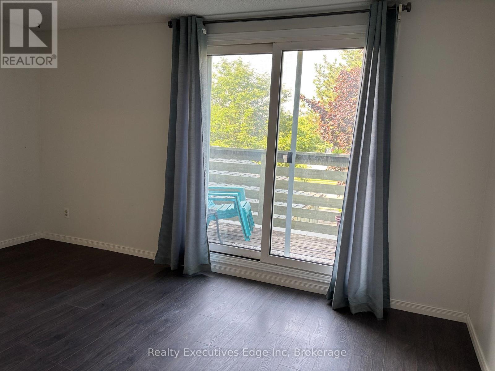 322 Scottsdale Drive, Guelph (Dovercliffe Park/Old University), ON - Indoor Photo Showing Other Room