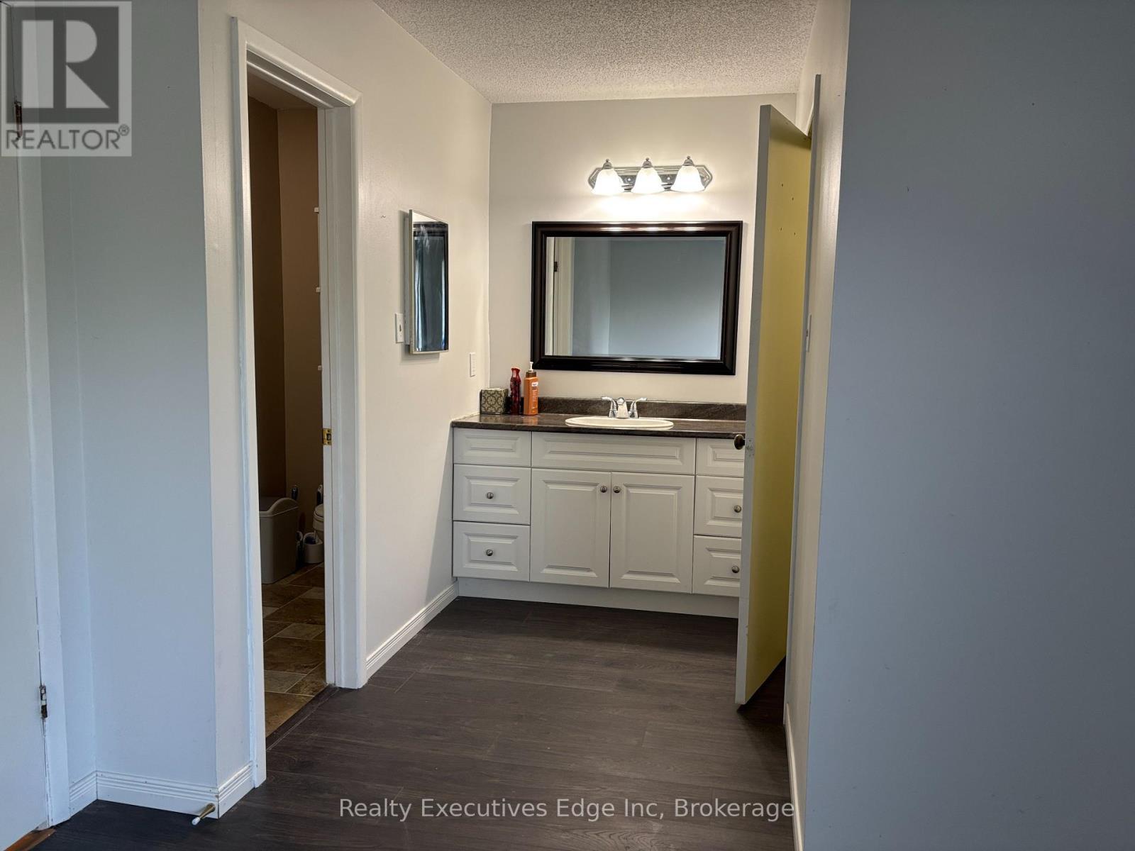 322 Scottsdale Drive, Guelph (Dovercliffe Park/Old University), ON - Indoor Photo Showing Other Room