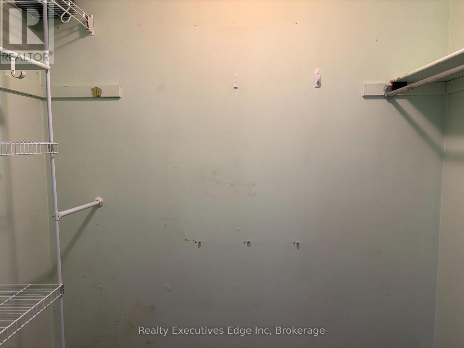 322 Scottsdale Drive, Guelph (Dovercliffe Park/Old University), ON - Indoor With Storage