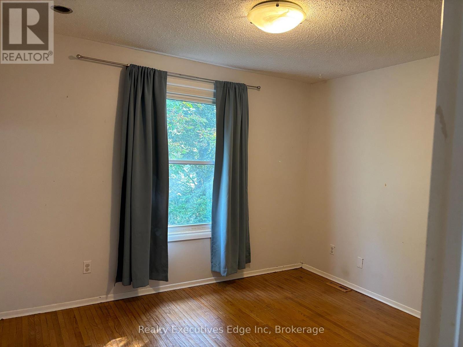 322 Scottsdale Drive, Guelph (Dovercliffe Park/Old University), ON - Indoor Photo Showing Other Room