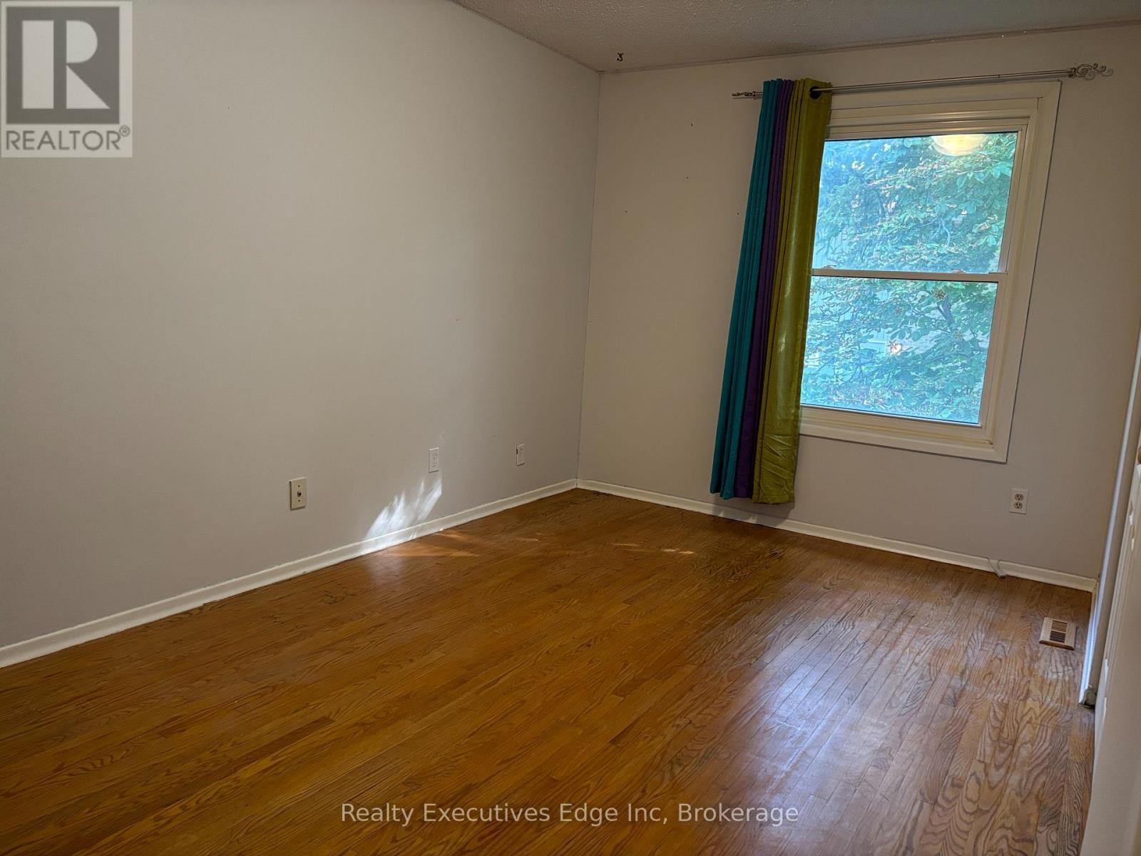 322 Scottsdale Drive, Guelph (Dovercliffe Park/Old University), ON - Indoor Photo Showing Other Room