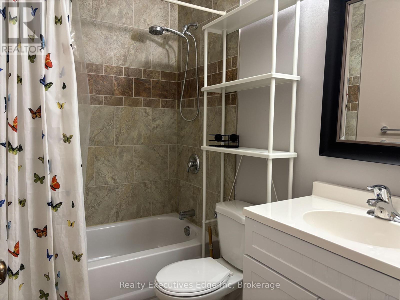 322 Scottsdale Drive, Guelph (Dovercliffe Park/Old University), ON - Indoor Photo Showing Bathroom