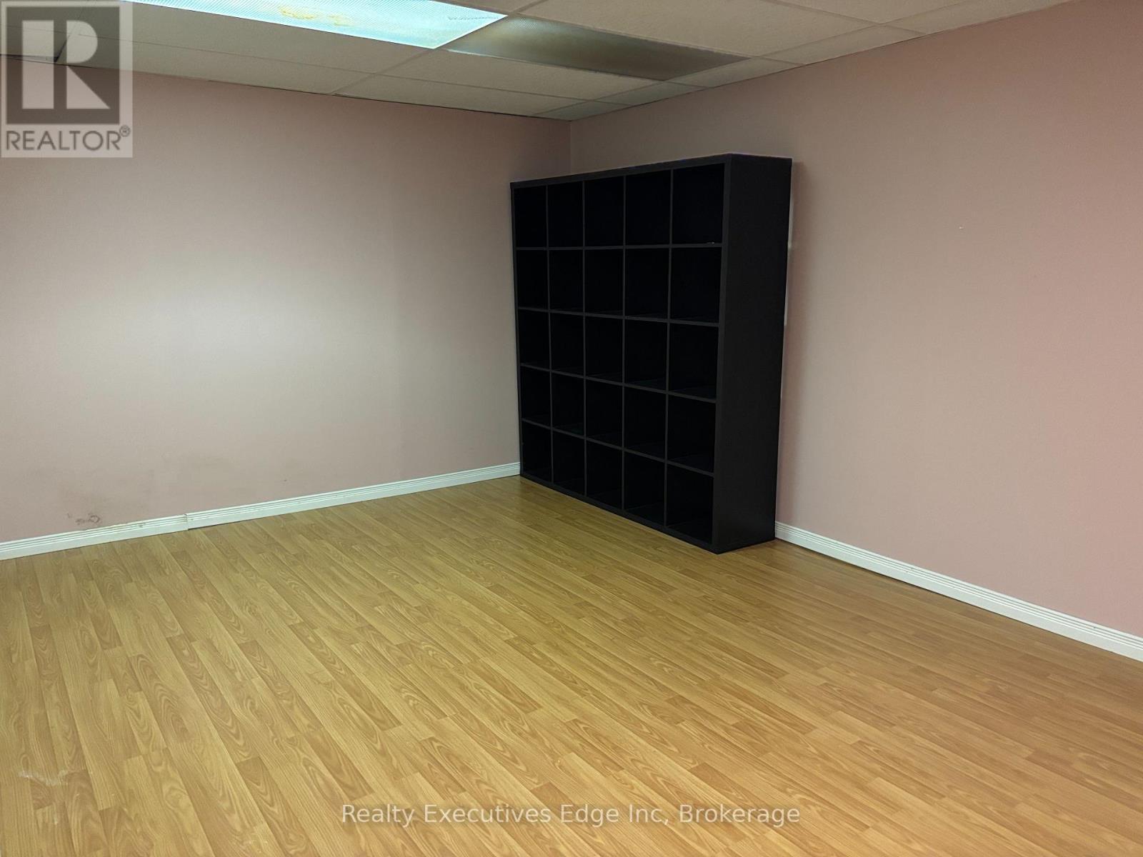 322 Scottsdale Drive, Guelph (Dovercliffe Park/Old University), ON - Indoor Photo Showing Other Room