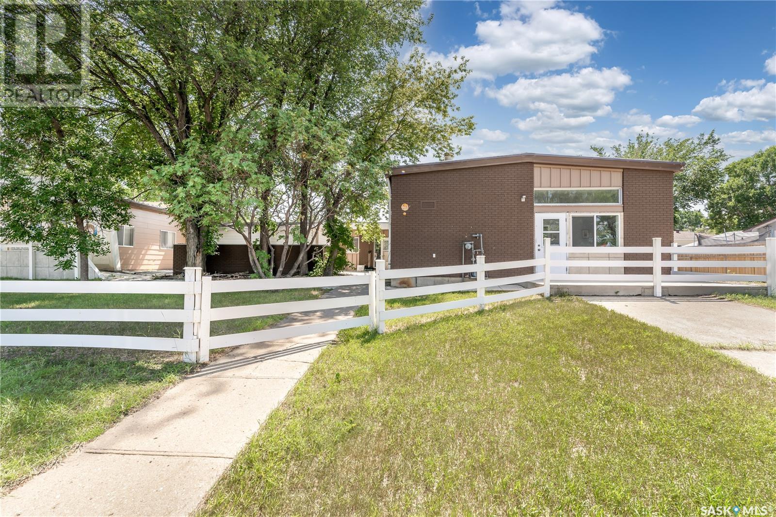 1236 3Rd Avenue Nw, Moose Jaw, SK