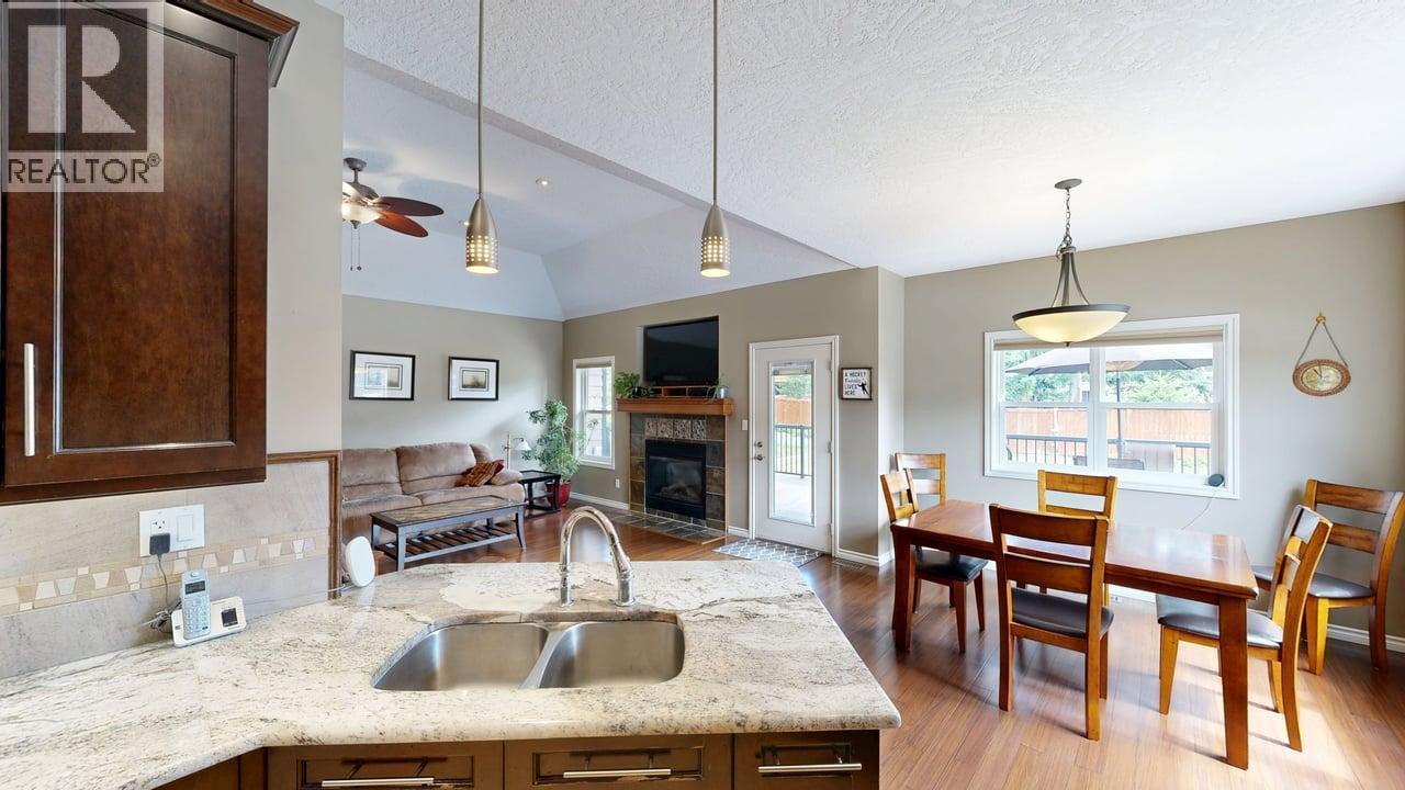 1448 Hemlock Street, Golden, BC - Indoor With Fireplace