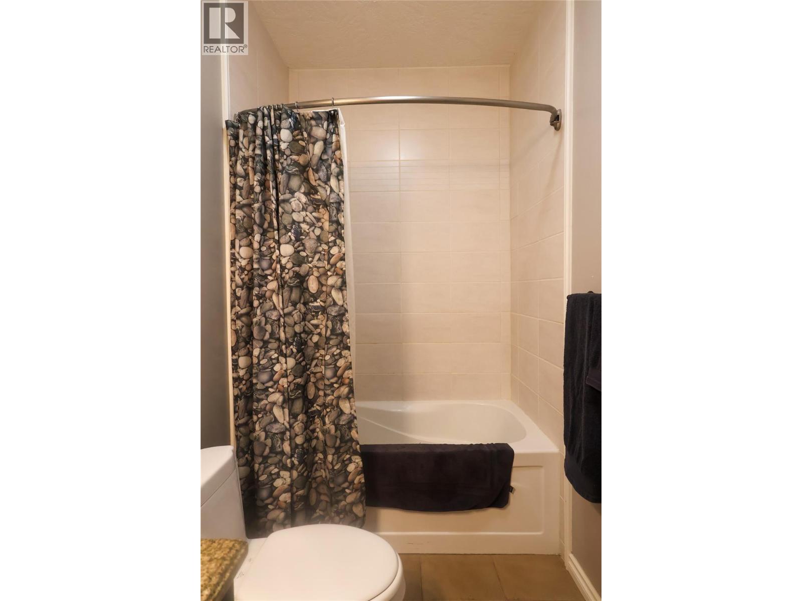 1448 Hemlock Street, Golden, BC - Indoor Photo Showing Bathroom