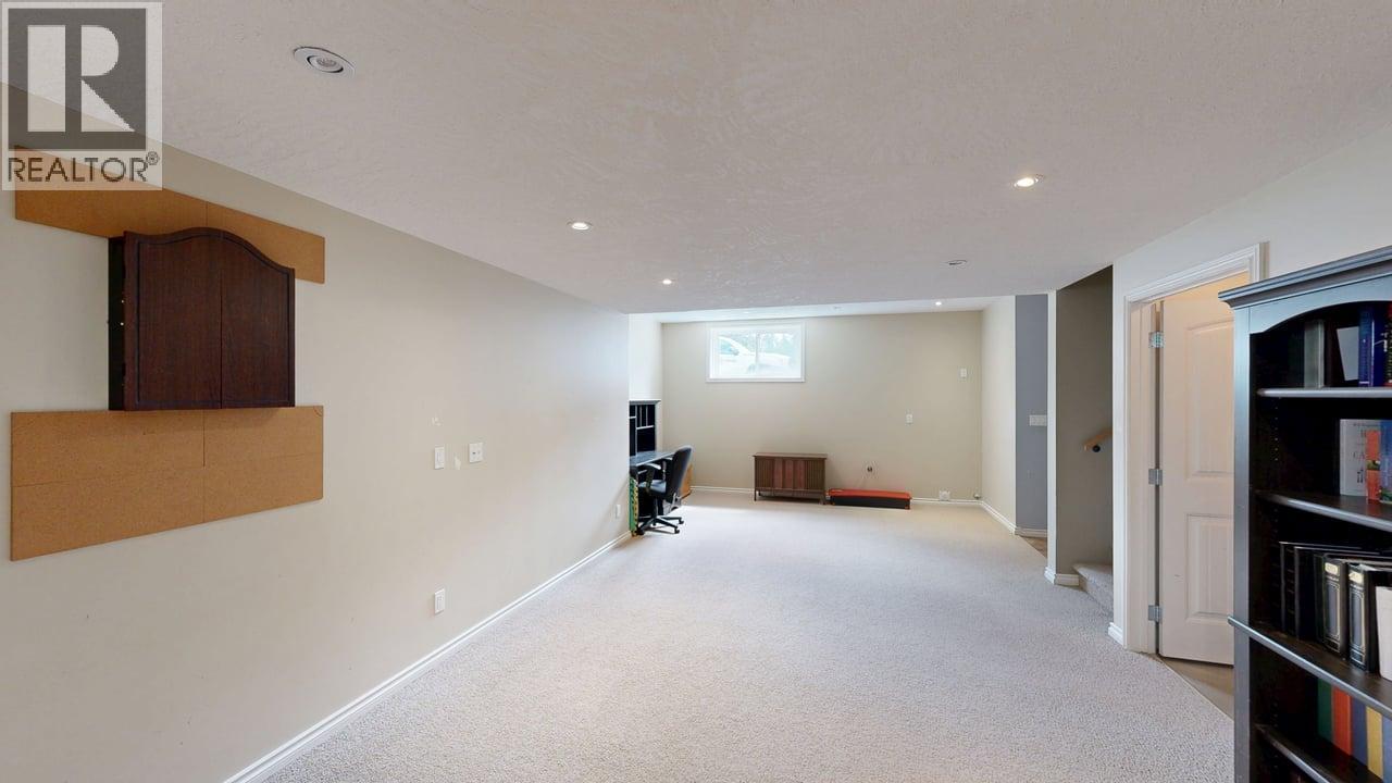 1448 Hemlock Street, Golden, BC - Indoor