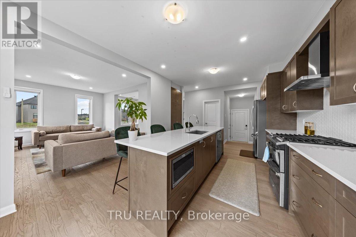 618 Galarneau Way, Ottawa, ON - Indoor Photo Showing Kitchen With Upgraded Kitchen
