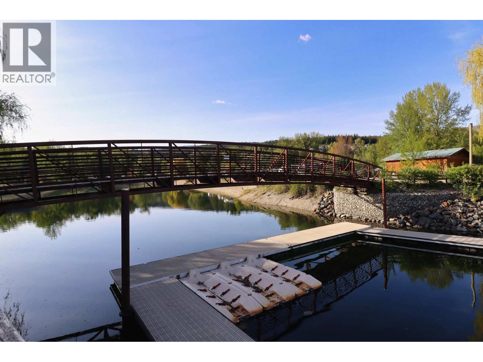 7 Rainbow Lane, Lee Creek, BC